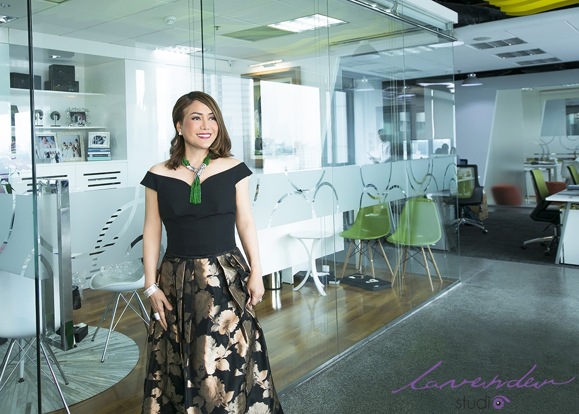 Chụp hình chân dung làm profile, brochure quảng cáo chuyên nghiệp -  Lavender Advertising Việt Nam